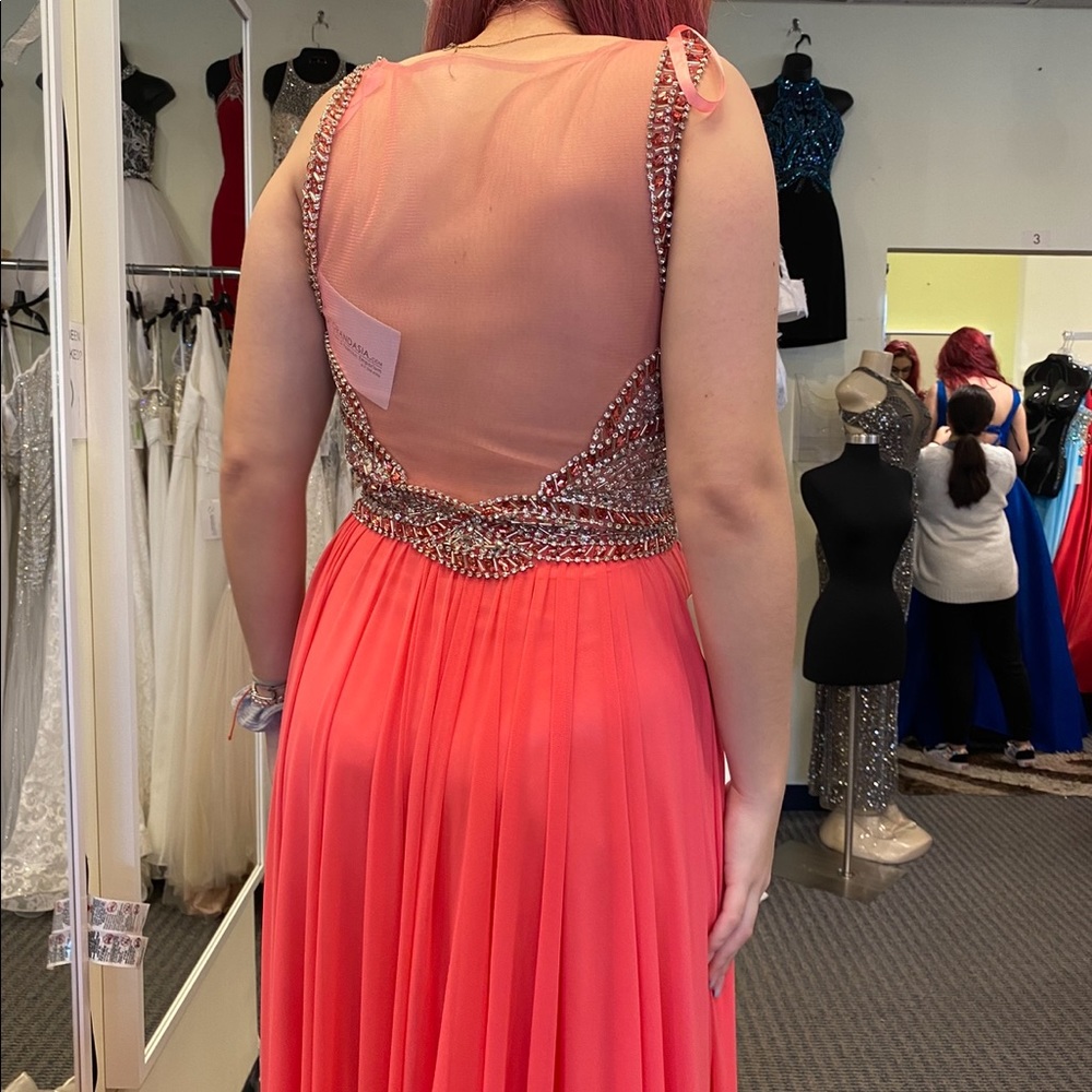 This was my junior prom dress that I never got to wear cause of the pandemic.